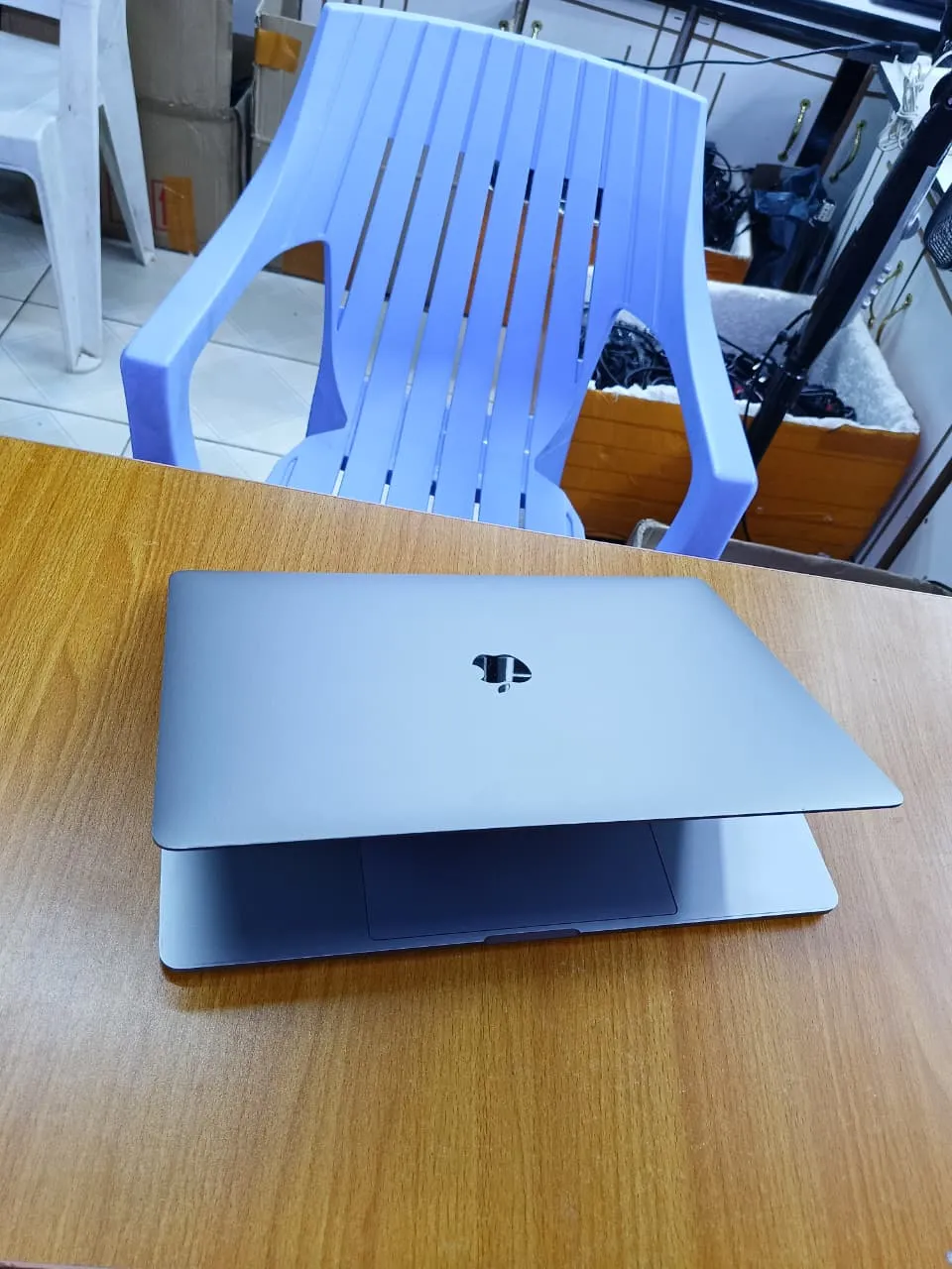 MacBook Pro 15" (2018) - Image 2
